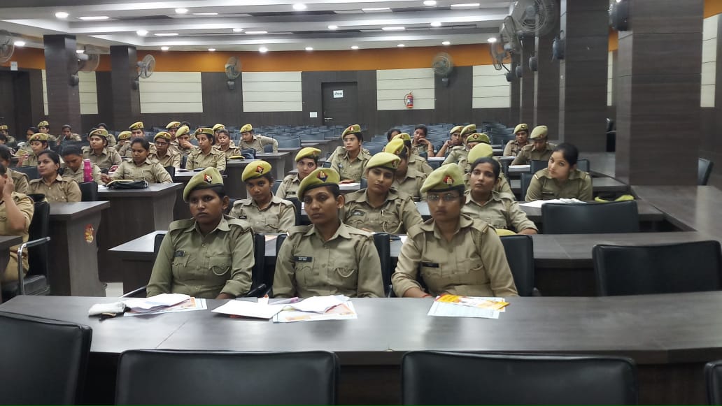 Preeti1651990's tweet photo. महिला बीट प्रशिक्षण एवं स्वावलंबन कैंप का आयोजन। https://t.co/1j2UuXSfK0