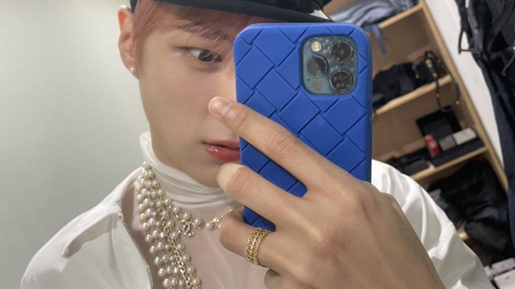 goraedooly's tweet photo. blue things minhyuk owns💙💙💙 https://t.co/naShtl492z