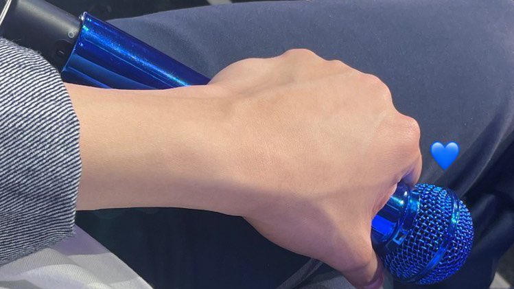 goraedooly's tweet photo. blue things minhyuk owns💙💙💙 https://t.co/naShtl492z