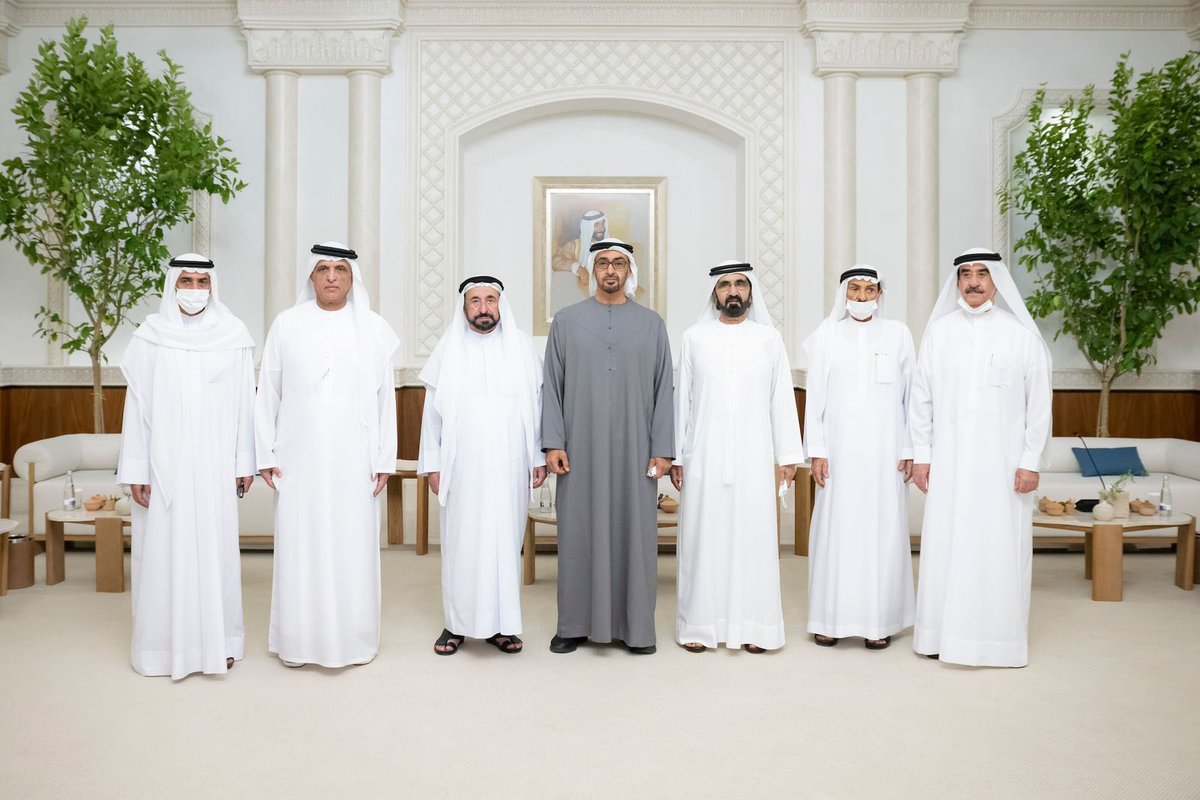 يرحل رئيس ويتقلد مقاليد الرئاسة رئيس بكل سلاسة وهدوء.. نمنا على حزن وألم الرحيل استيقظنا على أمل وثقة..
هي هكذا الامارات♥️
الحمدلله على الأمن والأمان..

وتستمر مسيرة الاتحاد