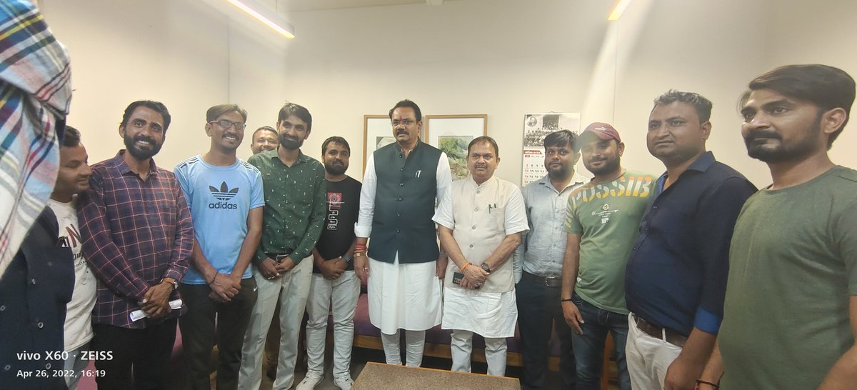 DipaksinhVaghe4's tweet photo. આવતીકાલે @AmitShah સાહેબશ્રી ગૂજરાત પધારી રહ્યાં છે તો સાહેબ ને વિનંતી છેકે વિદ્યા સહાયક ઉમેદવાર માટે પણ યોગ્ય નિર્ણય લેવામાં આવે #વિદ્યાસહાયકની_જગ્યા_વધારો તેમજ નવી ભરતી માટે સત્તાવાર જાહેરાત કરવામાંઆવે હજારો ઉમેદવાર અને લાખો પરીવાર રાહ જોઈ રહ્યાં છે
@jitu_vaghani 
@BJP4Gujarat https://t.co/K3j0VJYyTV