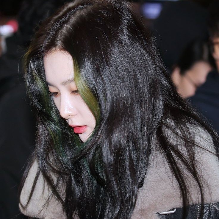 seulgikpics's tweet photo. green haired seulgi will always be iconic https://t.co/3nn05ibULn
