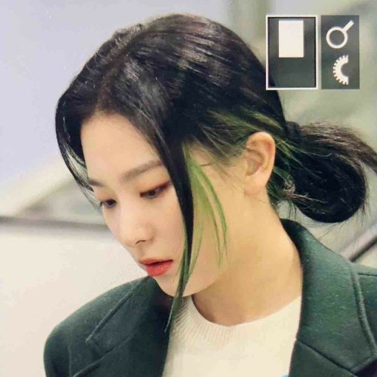 seulgikpics's tweet photo. green haired seulgi will always be iconic https://t.co/3nn05ibULn