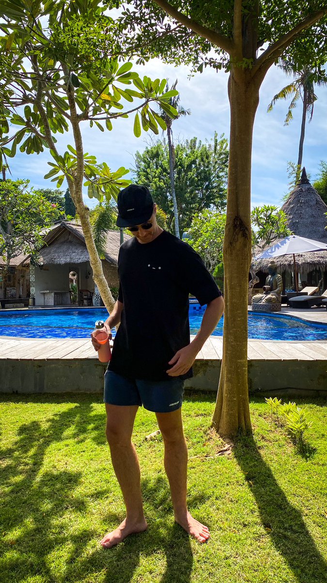 sonovadob's tweet photo. What I wore on vacation @doodles https://t.co/yif6o9AIyL