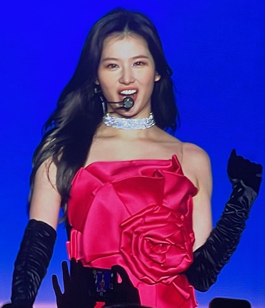 sanapics's tweet photo. minatozaki sana is the moment https://t.co/cdMEUbIgM4