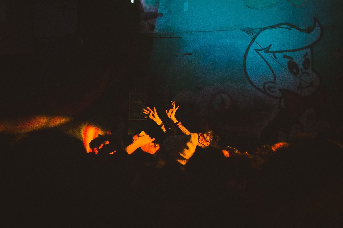 Somos uno cuando sale Buha 2030. Sus canciones llenan de euforia una noche llena de mucho cariño en Latino Power.✨

📸 @tranchi060