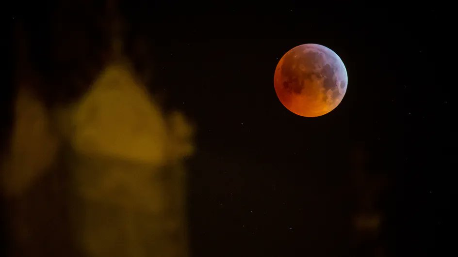 Astronomie : on vous dit tout sur l'éclipse totale de Lune visible dans la nuit de dimanche à lundi

francetvinfo.fr/sciences/astro…