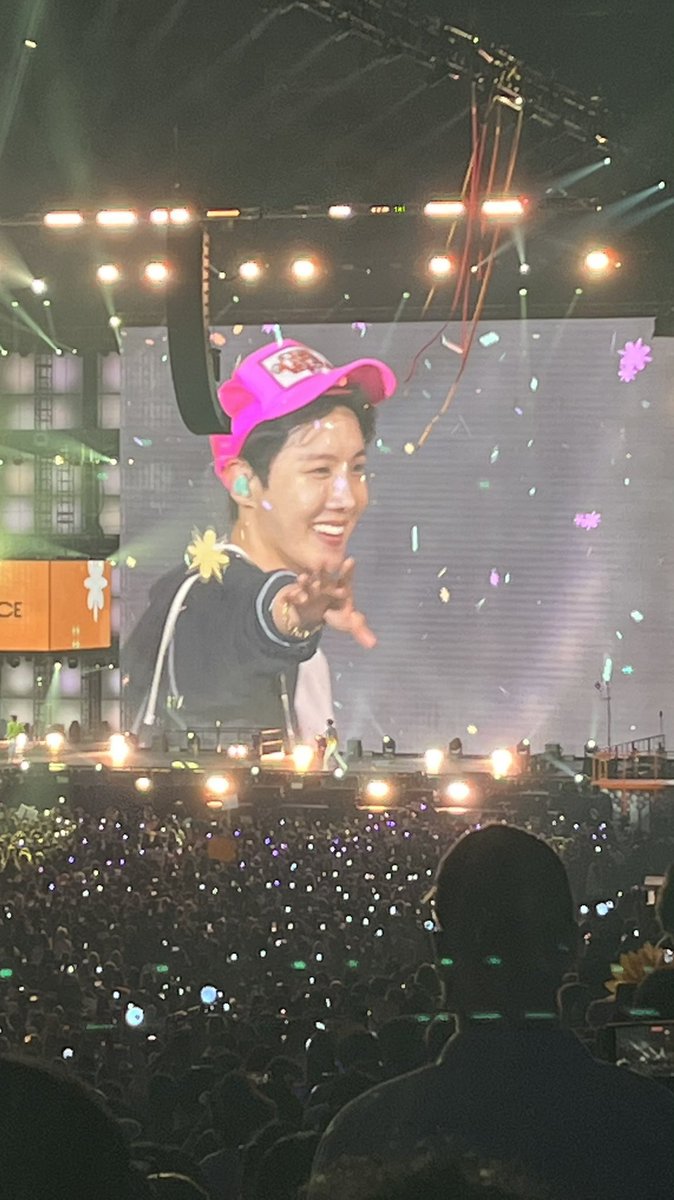 jhopefolder's tweet photo. #JHOPE https://t.co/s4r7S56gn0
