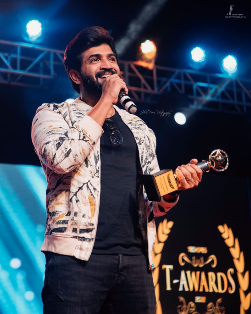 cinemapuff's tweet photo. Congratulations to @arunvijayno1 Anna #ArnavVijay for winning best combo of the year award for #OhMyDoG at #TechofesTAwards.
@Suriya_offl #Jyotika @2D_ENTPVTLTD @rajsekarpandian @SarovShanmugam https://t.co/gPMscBAtk3