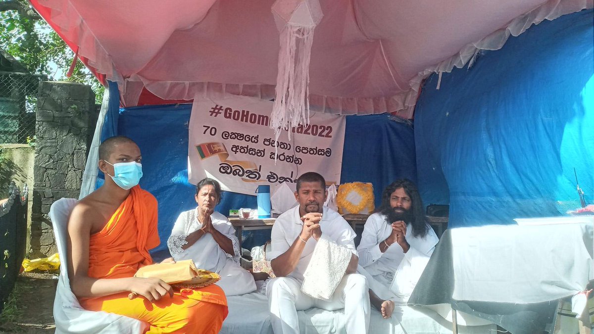 Dailymirror_SL's tweet photo. One month since the Galle protest began.

Today is the fifth day of the satyagraha demanding the arrest of those who are responsible of the attack on the Galle Face, #MainaGoGama protesters. #SriLanka #SLnews https://t.co/K3InJ3F2VA