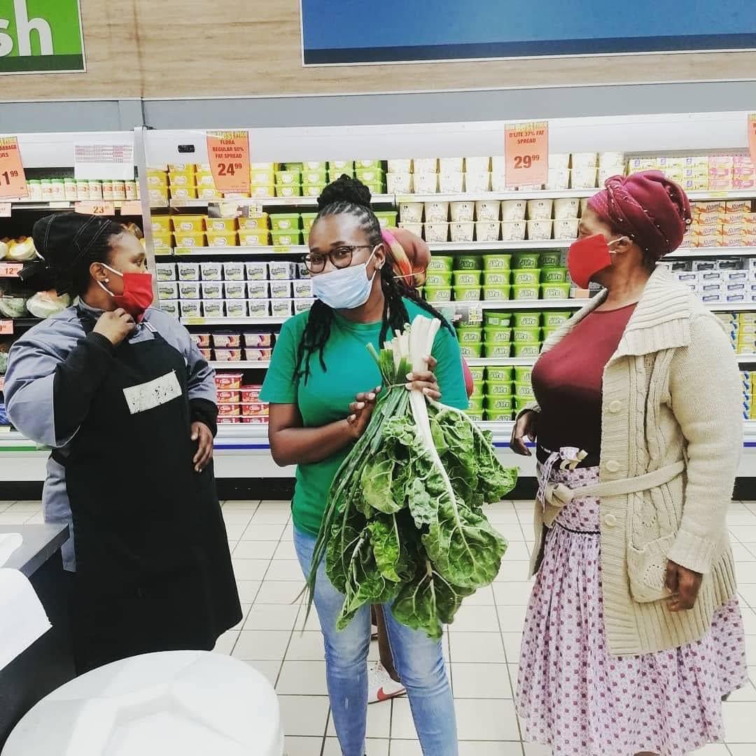 kwanda_nyazeka's tweet photo. I was selling my spinach outside Spar when the owner of Spar came &amp; said I should supply her with300bunches the next morning. Watch my story https://t.co/lTU3eTaRw3
#farming #DJSBU Keke Adv Teffo Londie Percy Tau Thando UKZN Xenophobic Queen B Dlamini Lilanga Pitso #IsMacGWrong https://t.co/nmTFcdgRT8