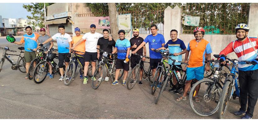 Darshan62036651's tweet photo. Side effects of cycling with friends....@Ajitchavan_ABC @Ajayykhairnar2 https://t.co/bR1BFm4dLV