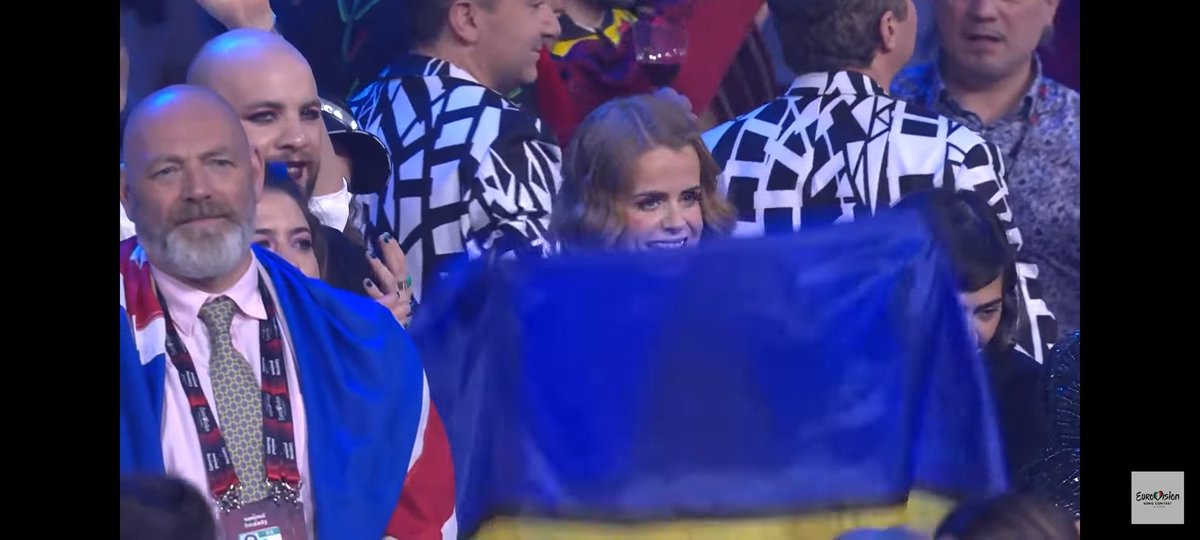 Fagurt og fallegt teymi sem fylgist með sigurvegurum Eurovision 2022 í Túrínó uppi á sviði að taka á móti bikarnum. Felix og Elín úr Systrunum.
@felixbergsson <a href="/runarfreyr/">Rúnar Freyr Júlíuss.</a> @ruvgram <a href="/eurovision/">Eurovision Song Contest</a>