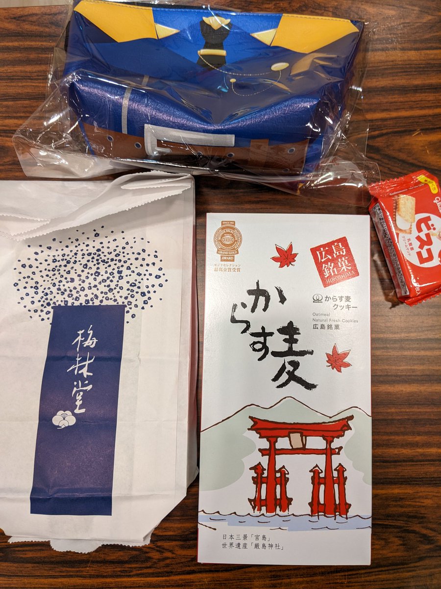 お菓子とかも頂いておりますウヒヒ 