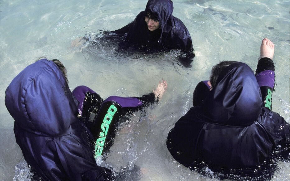 nadiamaksoud's tweet photo. Polémique sur le burkini : une tempête politique à Grenoble
Quand un homme veut se baigner dans un short on lui répond interdit microbe
Non comment... https://t.co/gfTS46EVSj