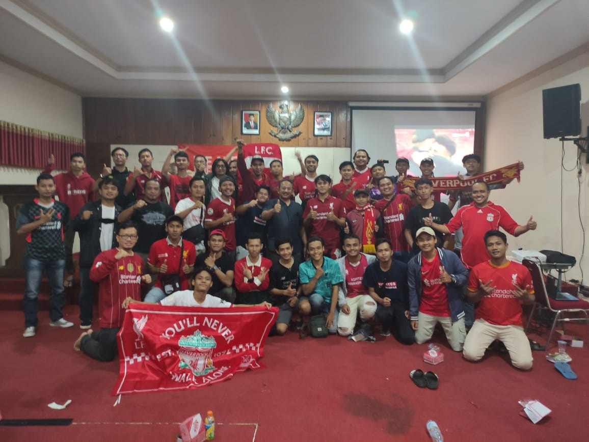 🏆 Carabao Cup ✅
🏆 FA CUP ✅
UEFA CHAMPIONS LEAGUE ⏳

Terima kasih kepada:
1. Allah SWT
2. Wakil Bupati Kab. Karanganyar yang telah memfasilitasi tempat nonton bareng
3. Teman teman atas partisipasi dan semangatnya