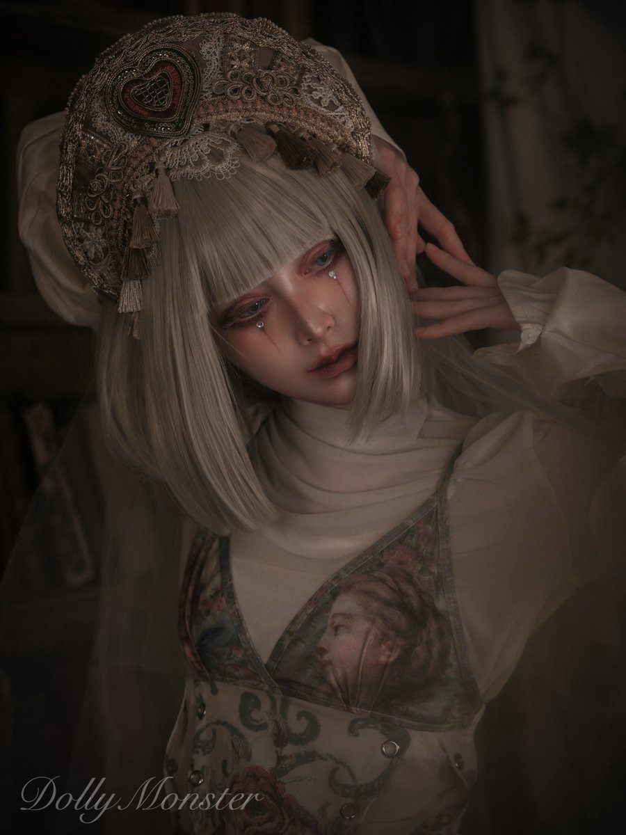 dolly_monster_c's tweet photo. 【📚図書室の亡霊🌳】

✨✨新作✨✨

model▶︎@chuchuokrn 

#闇の王展2022 https://t.co/U7FNlgu9Fj