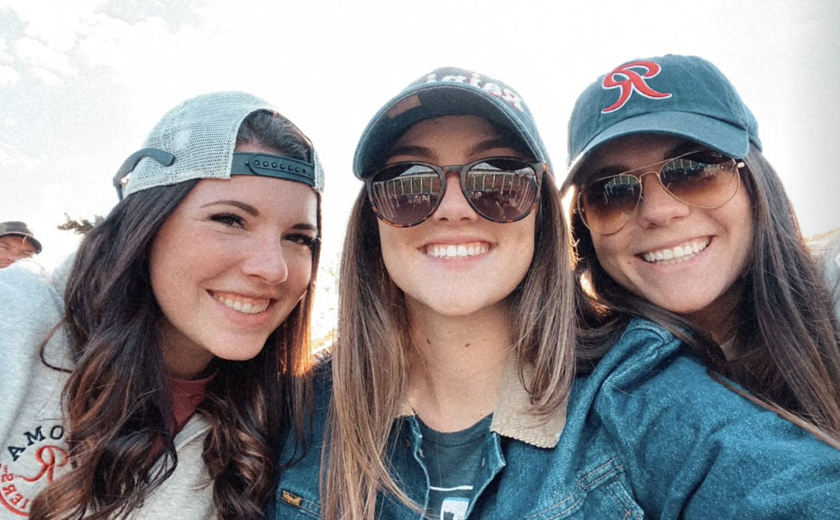 Crackerrjacks_'s tweet photo. First @RainiersLand game in the books ✅🤍 @sarabear255 https://t.co/AUZIBpjSuW