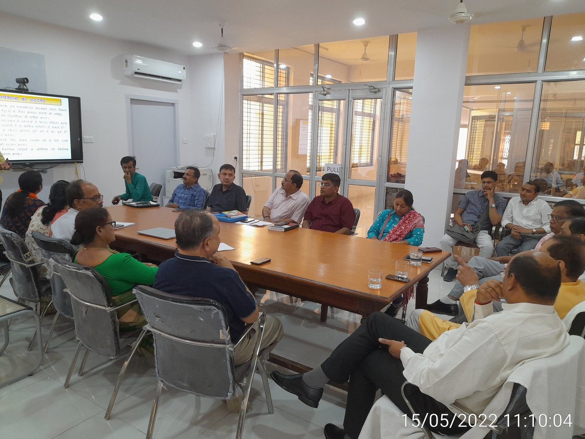 jitendrajamdar's tweet photo. मुख्यमंत्री सामुदायिक नेतृत्व क्षमता विकास कार्यक्रम #CMCLDP विषय पर बैठक #महात्मा_गाँधी #चित्रकूट ग्रामोदय #विश्वविद्यालय मे आयोजित
@ChouhanShivraj @OfficeofSSC @jagdishDevda @UshaThakurMLA @vibhashupadhyay @NaiduRajagopal @Dr_DKPandey @MP_JanAbhiyan https://t.co/vPM3rhOJ54