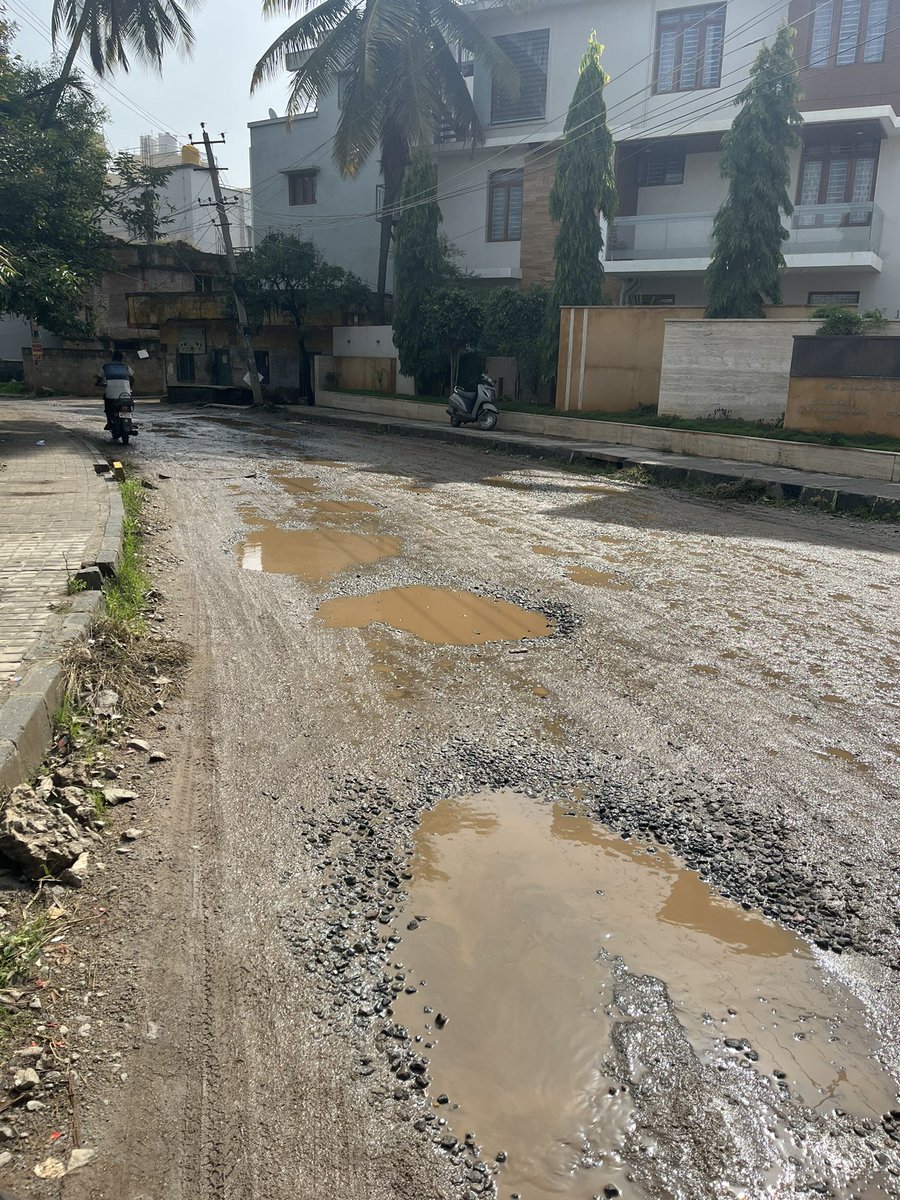 sundreshpremil's tweet photo. Proud Bengalurean. Highest Road tax payer of the country. Garden City then - Potholes city now.
@BbmpEast @BangaloreMirror @chairmanbwssb @BangaloreTimes1 #sorahunase #varthur #Bangalore #potholes #bengalururoads https://t.co/0ytB3LIZ4y