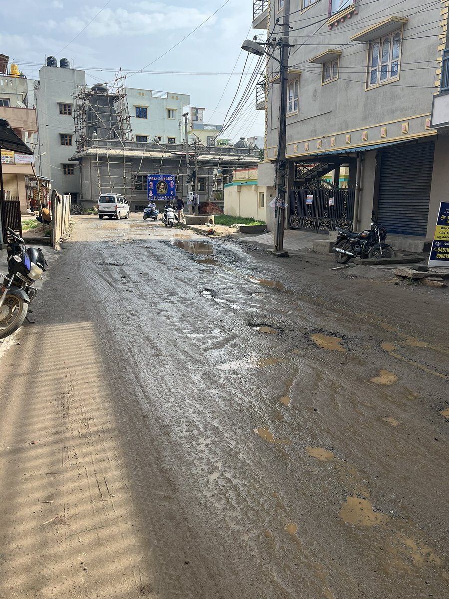 sundreshpremil's tweet photo. Proud Bengalurean. Highest Road tax payer of the country. Garden City then - Potholes city now.
@BbmpEast @BangaloreMirror @chairmanbwssb @BangaloreTimes1 #sorahunase #varthur #Bangalore #potholes #bengalururoads https://t.co/0ytB3LIZ4y