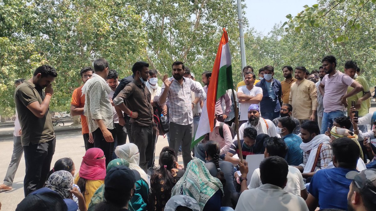 Chaturvedi0001's tweet photo. Respected  @kmrvivek14 Sir, sandeep sir n some others going to #indefinitehungerstrike thank to our beloved teachers who r supporting us 🙏🙏🙏#SIT_INVESTIGATION_OF_UPSI_2021 https://t.co/noLvonUZv3