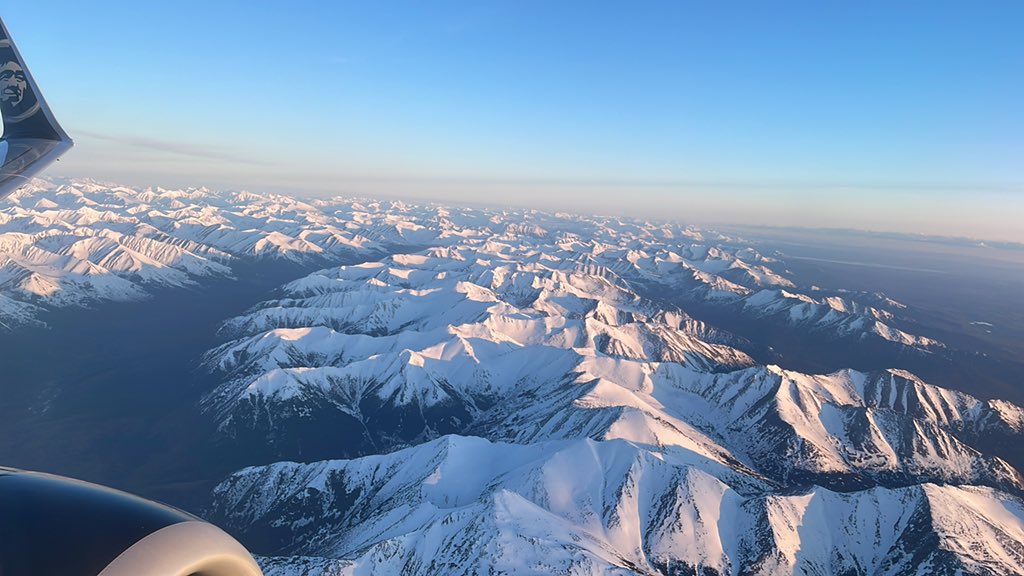 Nthein24's tweet photo. Incase y’all haven’t ever flown into Anchorage this is what you see. @AlaskaAir https://t.co/LyAmi5tQkB