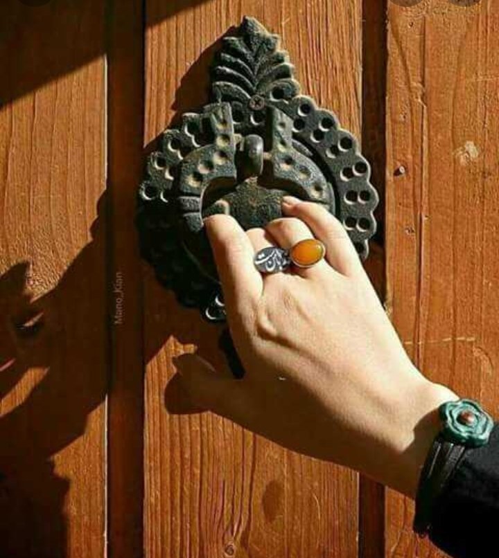 LumaFarasin's tweet photo. ما السّر في جمال هذا البيت؟
زُر دَارَ وُدٍّ إن أرَدتَ وُرُودَا
زَادُوكَ وُدَّاً أن رَأوكَ وَدُودَا🌼🌼 https://t.co/7fS5S1r2zq