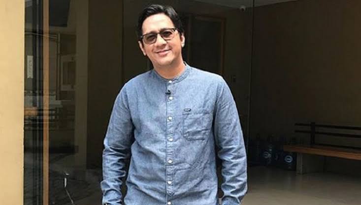 smashgchat's tweet photo. Andre Taulany shows support for @GOT7’s comeback with a classic denim look. He claims that the group has inspired him to ‘build new industry foundations’, hence his appearances in multiple shows. He also says that when he goes ‘Steak’, all GOT7 members answer with ‘Huuuu’. https://t.co/tt6ZLqeD6b