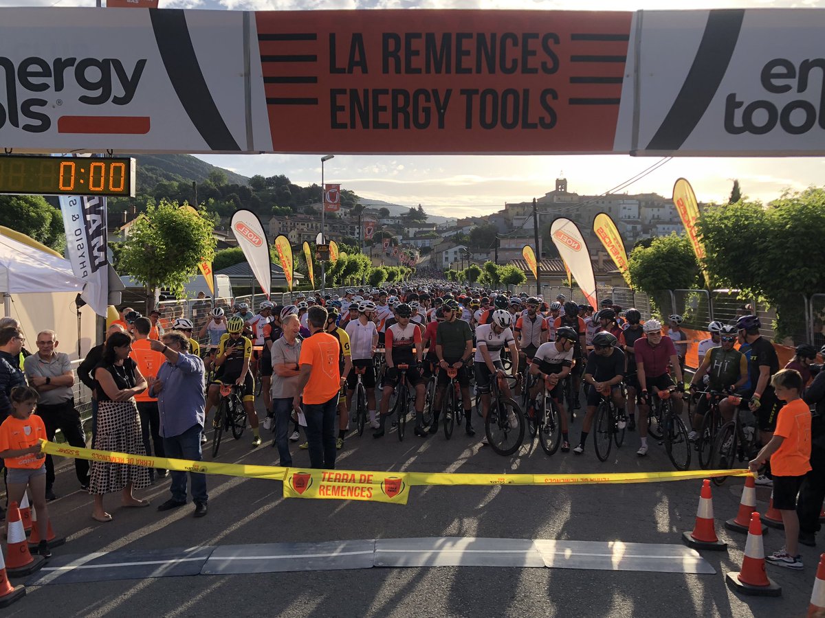 Energy_Tools's tweet photo. Tret de sortida! 💥 Comença La Remences • Energy Tools 2022 💥
+ 2.000 participants, mig mil•ler de voluntaris, 2 recorreguts i un sol brillant 🌞🚴♂️
Som-hi!
#energytools #terraremences #remences https://t.co/PAyjaJhM2r