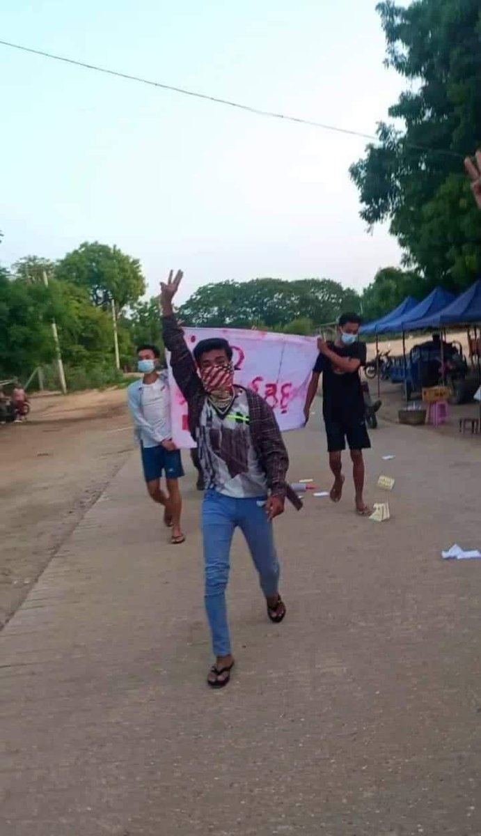 ThetHnin091's tweet photo. The main strike, led by the Monywa People, marched today to show their solidarity against terrorist regime.  JUNTA MASSACRE #2022May15Coup #WhatsHappeningInMyanmar https://t.co/wT4ShbKuKK