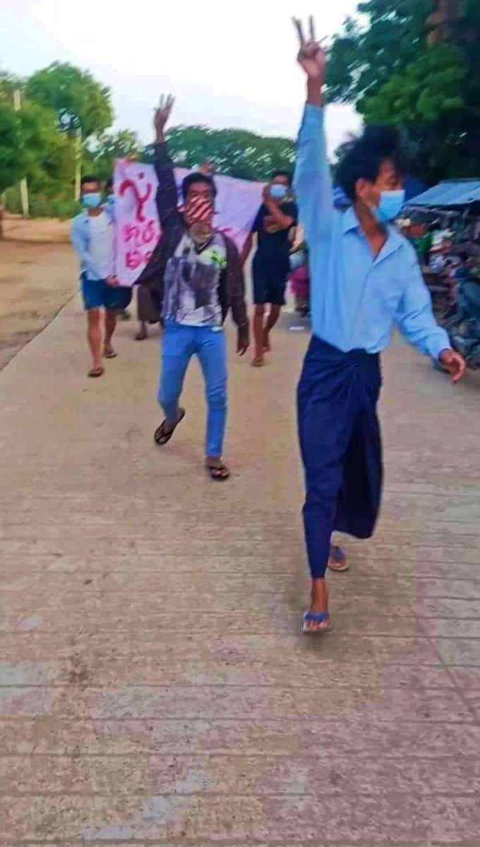 ThetHnin091's tweet photo. The main strike, led by the Monywa People, marched today to show their solidarity against terrorist regime.  JUNTA MASSACRE #2022May15Coup #WhatsHappeningInMyanmar https://t.co/wT4ShbKuKK