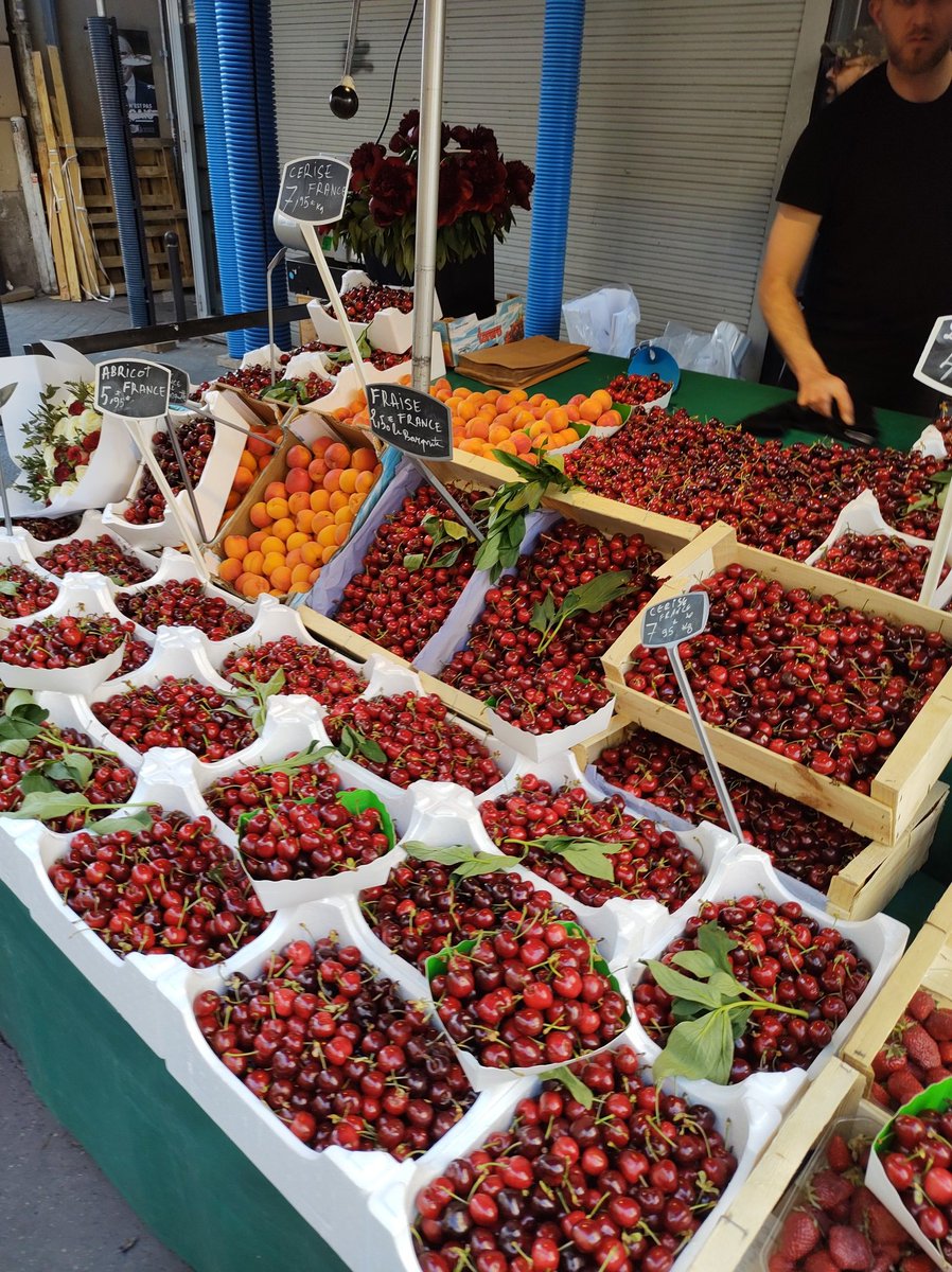 PreteMoiParis's tweet photo. Cherry season!!!! #parismarkets #springtimeinparis #paris #parisianlife https://t.co/S0Modi5BSX