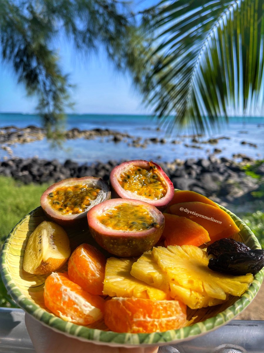 Bu hafta sizi tropik meyveli paylaşımlara boğacağım bir güüü nayyy dııııın 🍍🍍🍍

İyi pazarlar, güzel bir hafta sonu olsuun💛

#diyetisyenmelisece
#mimarobadiyetisyen
#mauritius
#diyetisyen
#diyetkahvalti