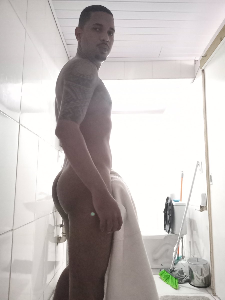 Pretinho7300's tweet photo. Na hora da faxina uma pausa pra foto.
Pensando em fazer um Nu artístico 

#ensaiomasculino #ensaiofotografico #fotografia #ensaio #homem #foto #canon #photooftheday #fotografo #model #photo #brasil #ensaiofotograficomasculino #fotografiamasculina #portraits #modelo #retrato https://t.co/JFijbk4hVT