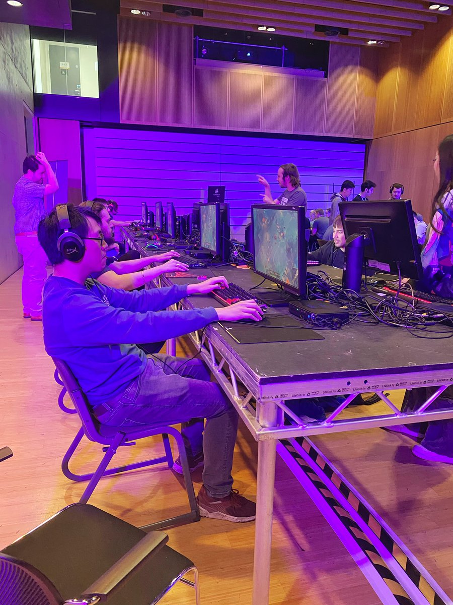 UlrikkeHB's tweet photo. My last event as a @CORSAIR student ambassador, and what an event it was!

Amazing people, tournaments, board games, smash bros, mario kart and a 35 people game of werewolf! 

Truly an amazing afternoon 🤩

Massive thanks to @CORSAIR for giving me this amazing opportunity💛 https://t.co/hkorpHd45N