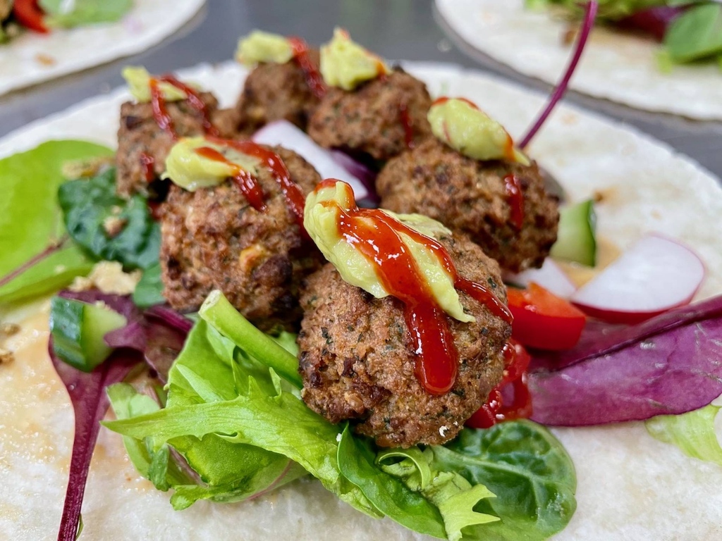 FreshPrepare's tweet image. Falafel Wrap🌯

#eatclean #cleaneating #nutrition #mealplan #healthyeating #healthyfood #protein #weightloss #foodporn #realfood #mealprepping #fitfood #northeast #nefoodies #ne1 #fitness #healthy #lifestyle #motivation #mealprep #glutenfree #foodie #newcastle #vegan #veganfood