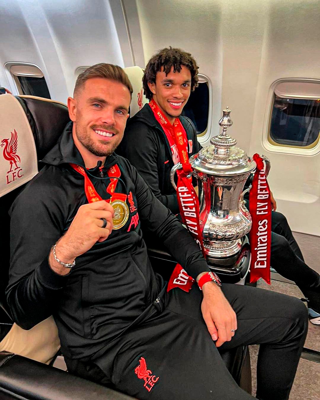 433 on Twitter: "Another day, another trophy 🏆 https://t.co/mzdvXdJQZE ...