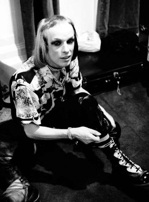 Happy birthday brian eno ily <3 