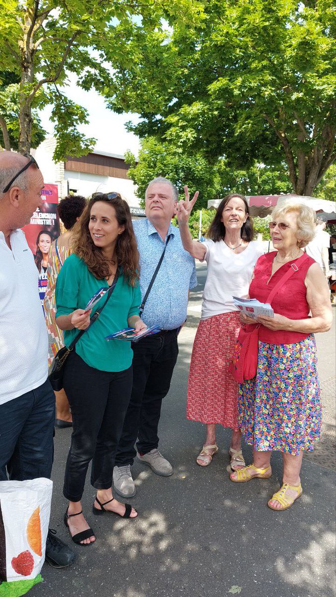 Clemence_Guette's tweet image. Tractage matinal sur le marché d'Orly, puis à Choisy-le-Roi ! 

Quelle énergie ! Quelle ambiance ! 

#NUPES #Guetté2022 ✌🏼