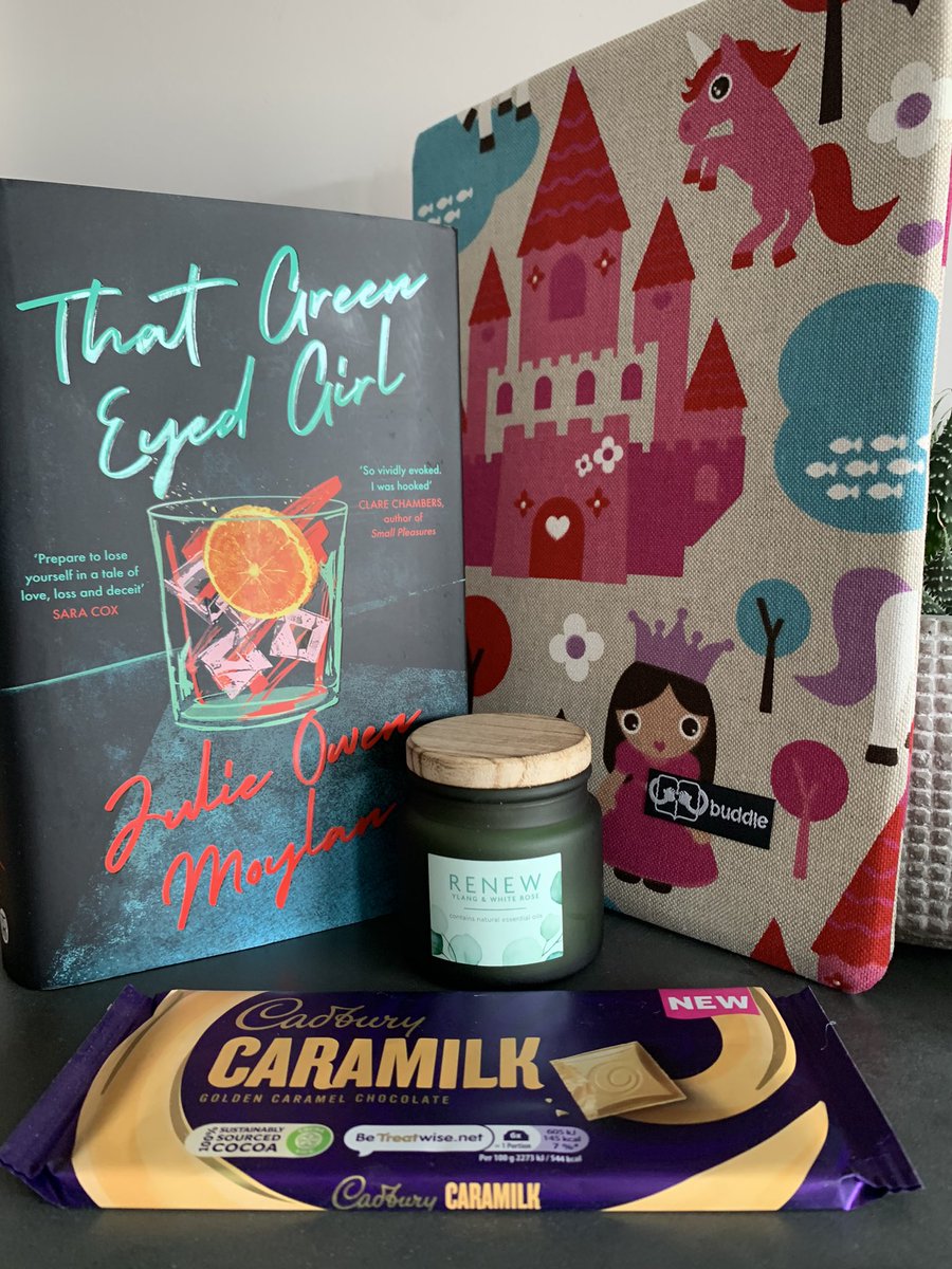 thereadingpara's tweet image. Here’s a big #Sunday #giveaway! A signed hardback of #ThatGreenEyedGirl, a @bookbuddle for hardback, candle &amp;amp; chocolate! 🥳

To enter, follow me, RT this tweet &amp;amp; comment #ThatGreenEyedGirl below. UK only. Entries close 31 May. Good luck! 🙌🏻