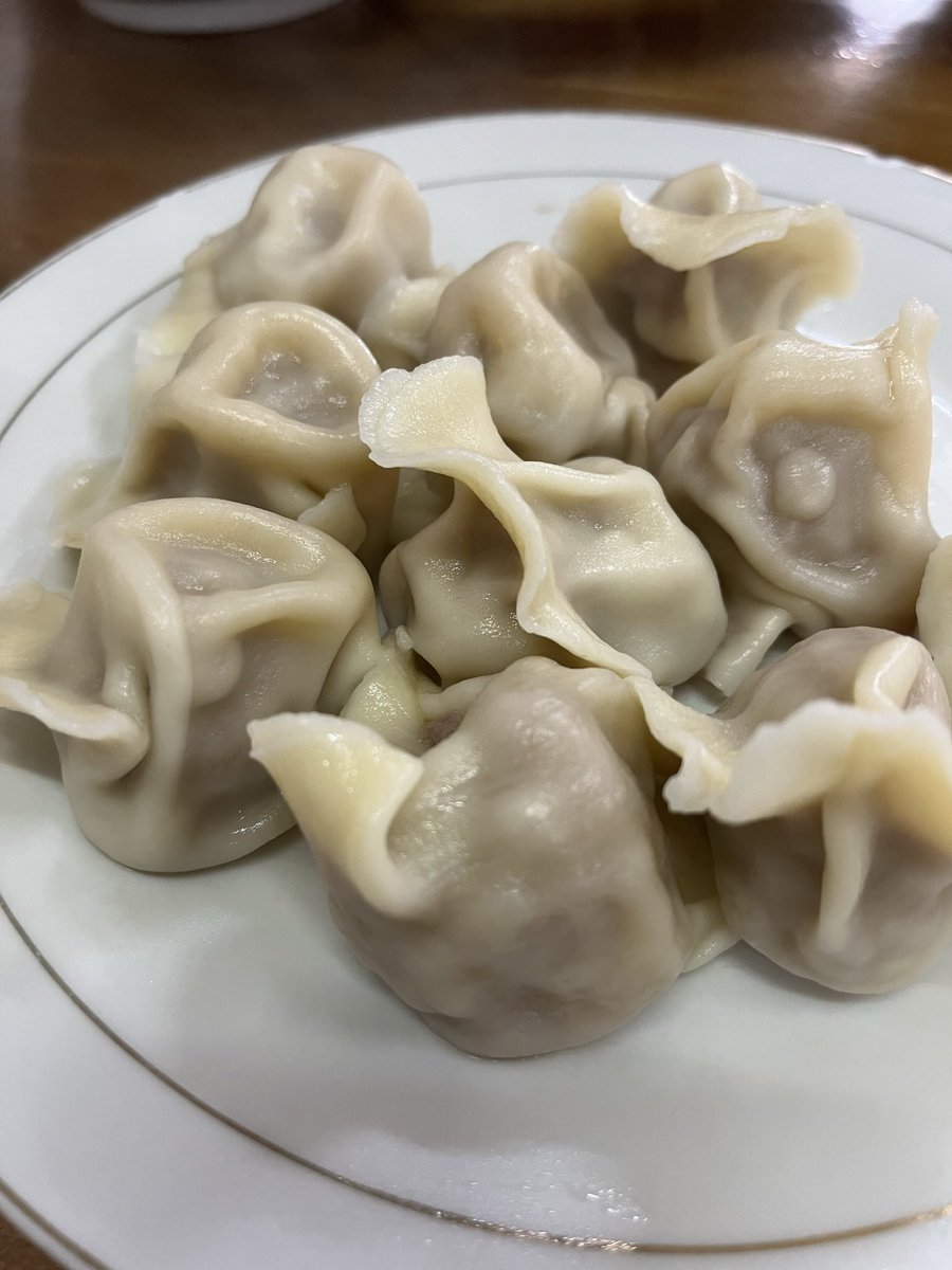 Restoran Cina muslim “Lanzhou Daging Sapi Mie Ramen”—dilewati TiJe rute 1A, turun di Pasar Muara Karang—punya banyak makanan khas unik, dan pastinya enak. Dari lamian sapi, dimsum, sate kambing, sampai tehnya semua 👍 Harganya berkisar dari Rp15K-Rp80K. Bakal balik lagi. #dhkh