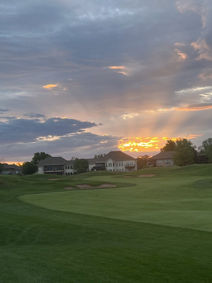 Jared_Reinke's tweet photo. Sunday Sunrise 🌅 ⁦@PC_Omaha⁩ ⁦⁦@GolfConcert⁩ #playersclub #tpcfamily https://t.co/xu03U1oHK2