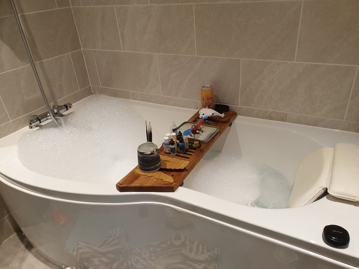 sumpworks's tweet photo. Rate my painting set up.

#bathtimehobby #warhammercommunity https://t.co/kABZY7zR57