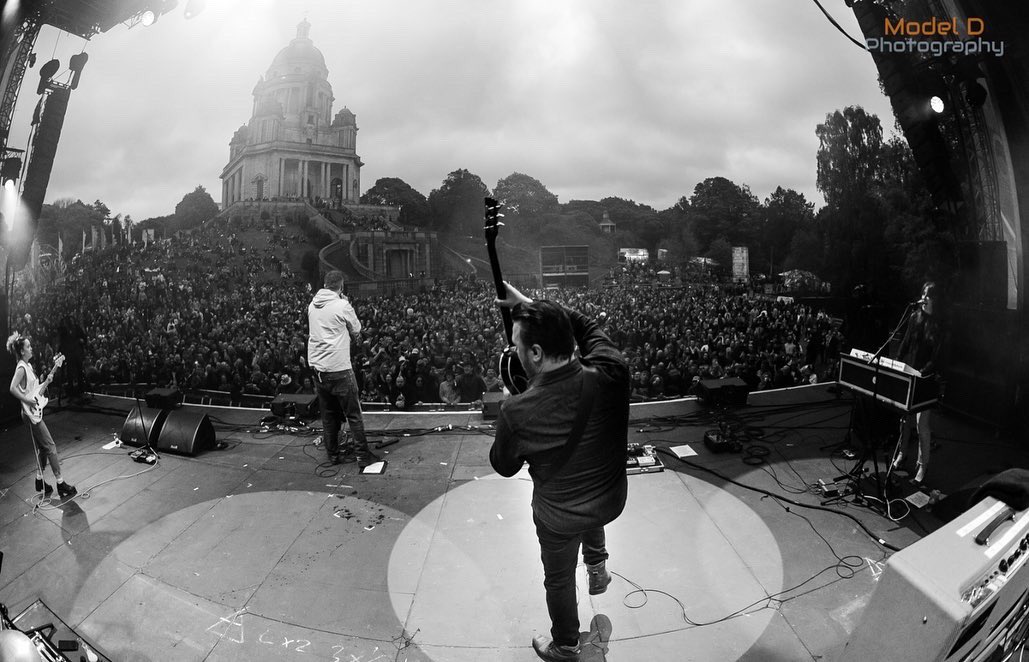 edcosens's tweet photo. Lovely to be back festivaling again! @highestpointfestival with @reverend_makers. Next stop just the small matter of @tramlines 🙌🙌
📸@modelDphoto https://t.co/lyGfXuYH67