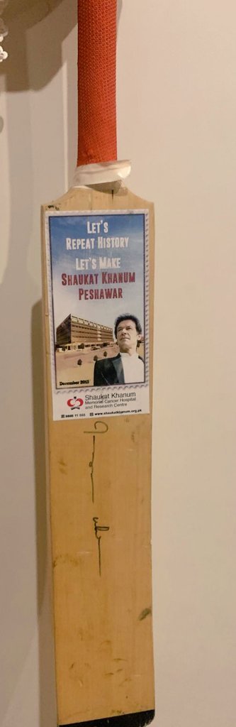 Shahzad33585479's tweet image. Imran khan's signed bat for sale! 
Purpose: PTI funding and more
NAME YOUR PRICE! 
#ImranKhan #Pakistan #SignedBat #imrankhanPTI #ImportedGovernment #imported_hakumat_namanzoor #important