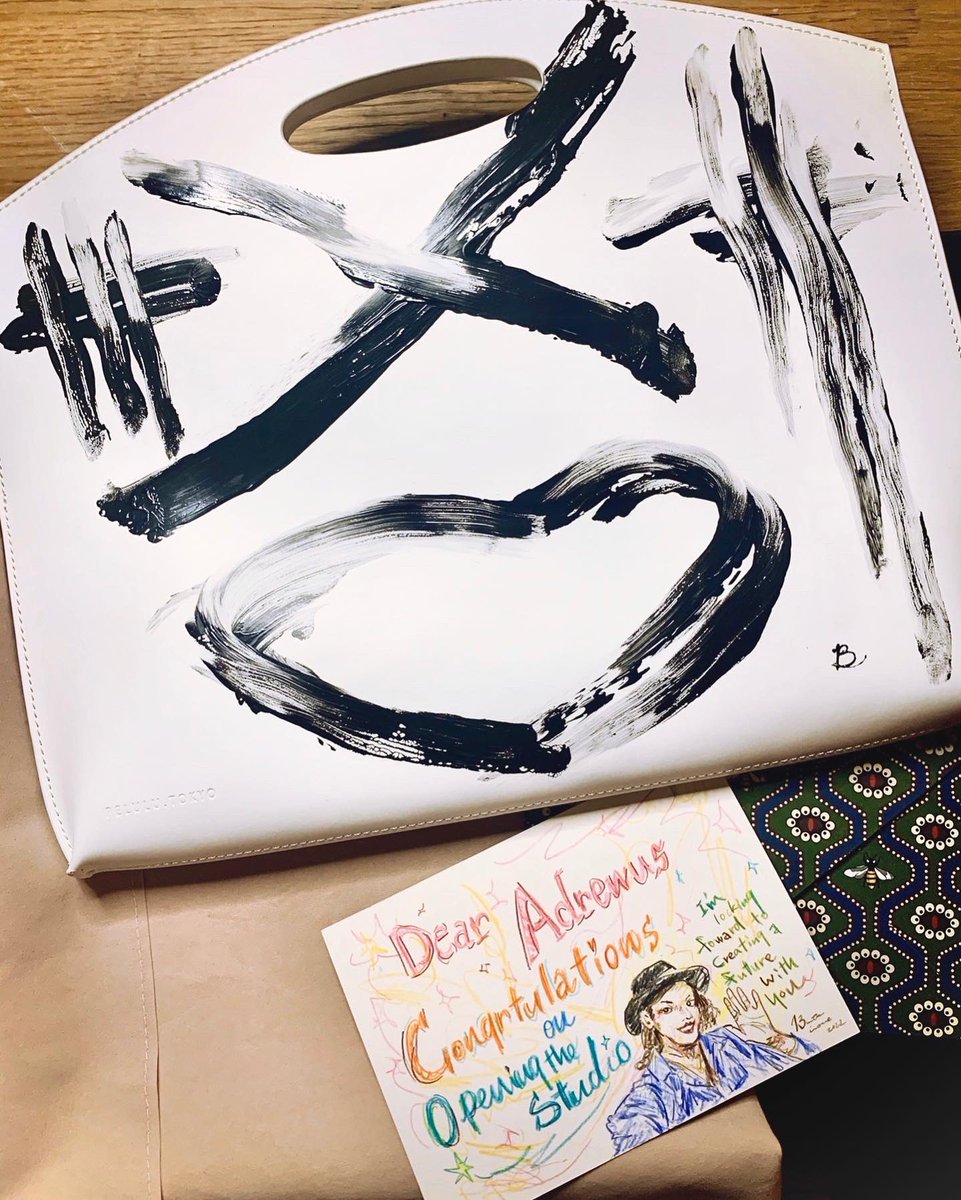 adrenuscraton's tweet photo. 🙌 @BUNTAiNOUE 💫 Thank you so much for this beautiful gift from TOKYO 🇯🇵✨

#BUNTAiNOUEiNSPIRATION #weekends #thefuture___isNOW #novelmodels #BUNTAiNOUEintheHOUSE https://t.co/0QaGL4shHR