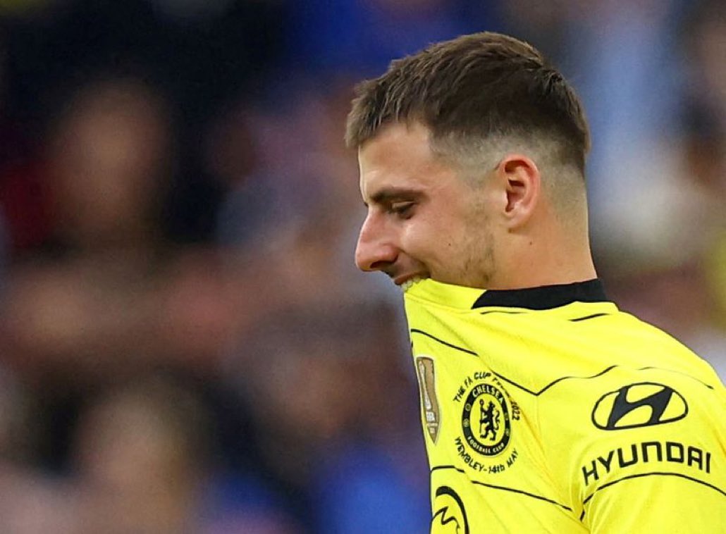 BREAKING🚨

Mason Mount dikabarkan kedapatan tertawa sendiri di ruang ganti ketika laga Chelsea vs Liverpool selesai

📰 <a href="/Matt_Law_DT/">Matt Law</a>