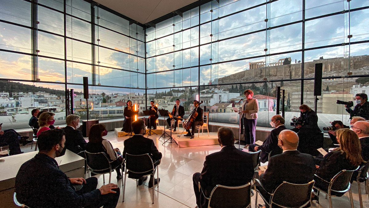 Throwback to joining the Belgian official delegation during last week's State Visit to Greece:

🤳🏾 Taking our online communication <a href="/BelgiumMFA/">🇧🇪 Belgium MFA</a> to the next level
💪 Supporting (&amp; getting to know) my colleagues at our Embassy in Athens
⚡️ Gaining loads of energy

#BELGRC2022 🇧🇪🇬🇷