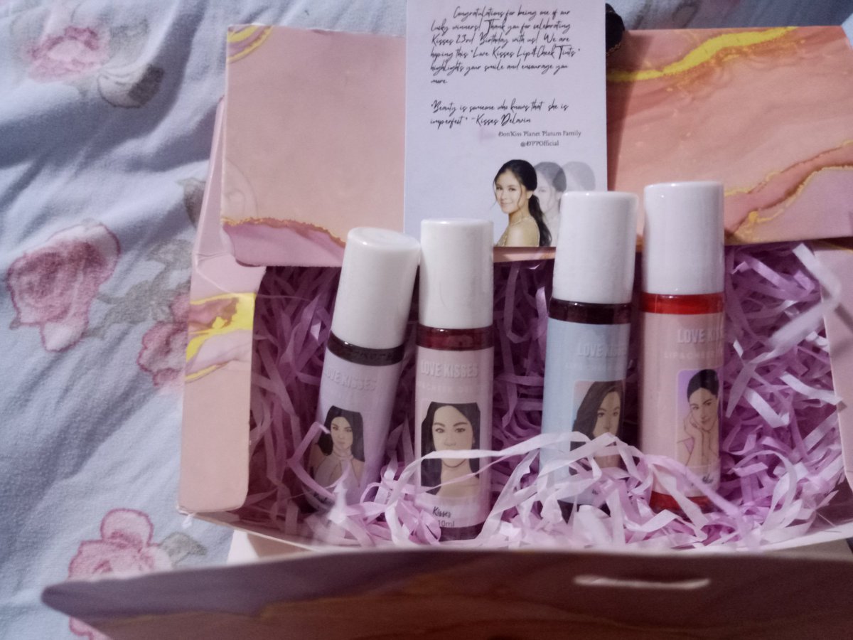 Hala!andito na sa akin!
Parang ayaw kong gamitin.,
Ganda!!
Thank you so much <a href="/DPPFOfficial/">DONKISS PLANET PLATUM FAMILY</a> <a href="/Dk_Lyzelle/">Lyzelle 🌹</a> 
Sa uulitin po ,
Sana meron pa ,hehe

<a href="/KissesDelavin/">Kisses Delavin</a>
#Kisses23rdBday